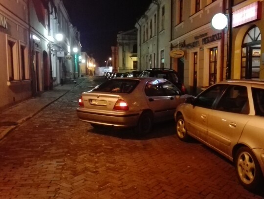 Mistrz parkowania na ulicy Staszica w Zamościu