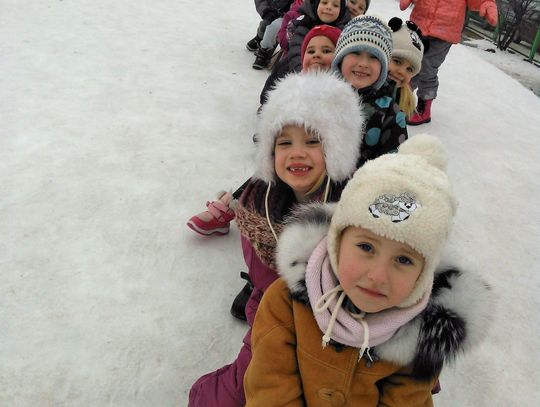 Zimowe zabawy na śniegu w Przedszkolu nr 3 w Biłgoraju