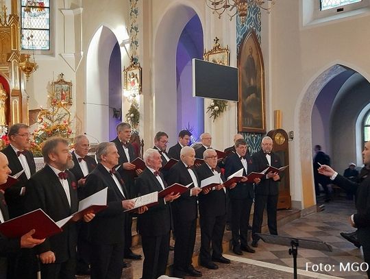 Frampol: Chóry kolędowały w kościele