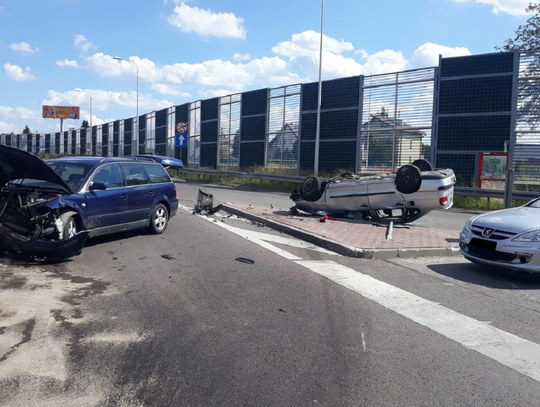 Świdnik: Zderzenie 3 samochodów. 54-latka z tomaszowskiego nie ustąpiła pierwszeństwa ZDJĘCIA