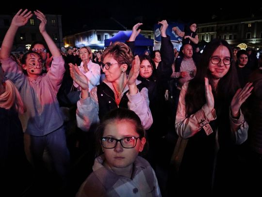 Tak bawił się Zamość! Koncert zespołu Weekend na Rynku Wielkim. Zobacz zdjęcia