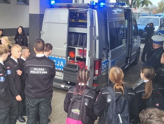 Uczniowie szkół ponadpodstawowych z Zamościa i powiatu odwiedzili komendę Policji