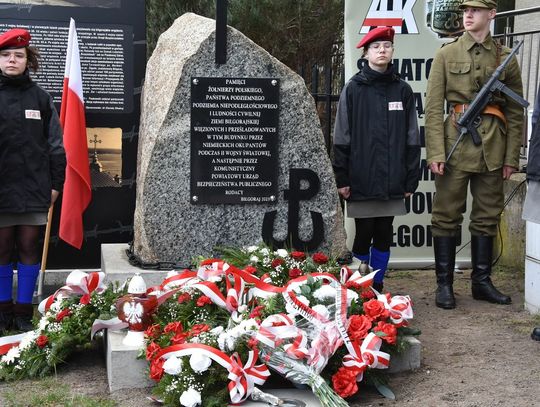 Biłgoraj: Odsłonięcie pomnika upamiętniającego ofiary więzienia