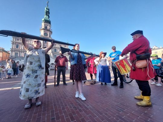 Zamość: Pokaz musztry na Rynku Wielkim [ZDJĘCIA]