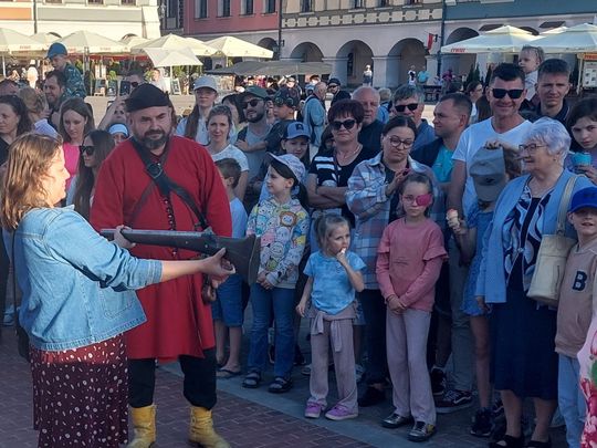 Zamość: Pokaz musztry na Rynku Wielkim