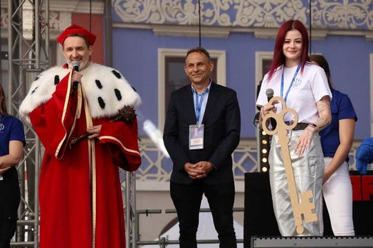 Juwenalia Akademii Zamojskiej w Zamościu - przekazanie symbolicznych kluczy do miasta