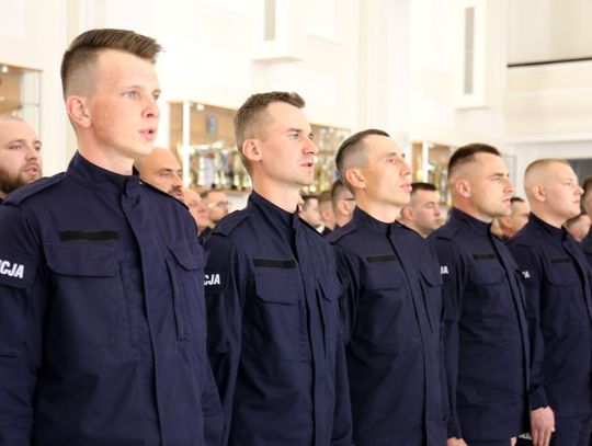 72 nowych policjantów złożyło ślubowanie. 7 trafi do Zamościa [GALERIA ZDJĘĆ]