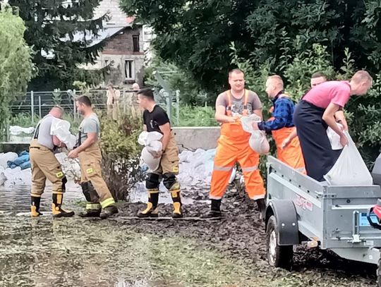 Zamość po burzy. Straż rozkłada worki z piaskiem [ZDJĘCIA]