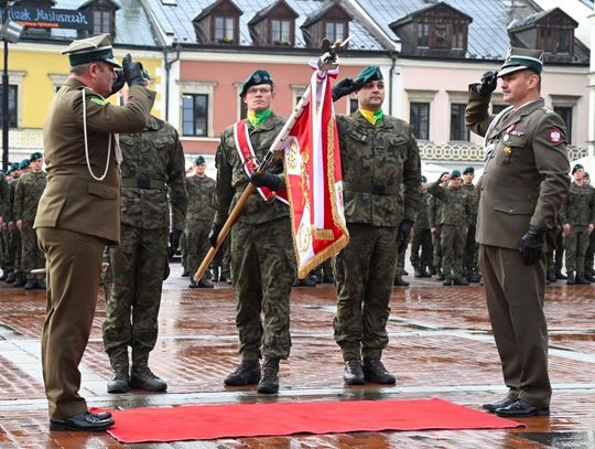 Zamość: Nowy dowódca w 18. Pułku Przeciwlotniczym. Uroczysta zmiana warty [ZDJĘCIA]