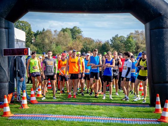 Hrubieszów: Ponad 100 osób wzięło udział w 6. edycji biegu i spaceru nordic walking LISTTOWIE