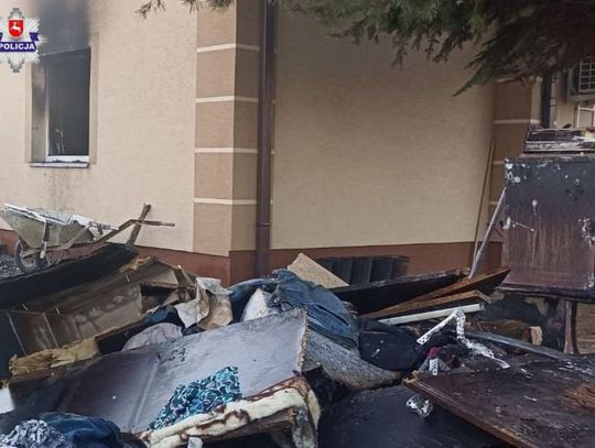 Miączyn: Dom płonął, dzieci były na balkonie. Uratowali je policjanci [ZDJĘCIA]