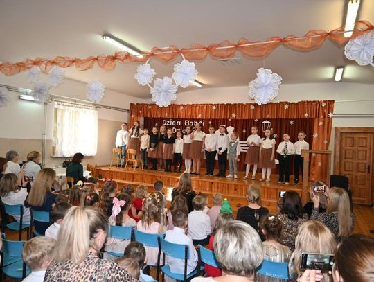 Dzień Babci i Dziadka w Rogóźnie - galeria zdjęć