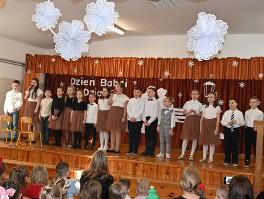 Dzień Babci i Dziadka w Rogóźnie - galeria zdjęć