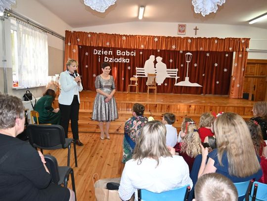 Dzień Babci i Dziadka w Rogóźnie - galeria zdjęć