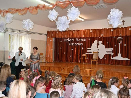 Dzień Babci i Dziadka w Rogóźnie - galeria zdjęć