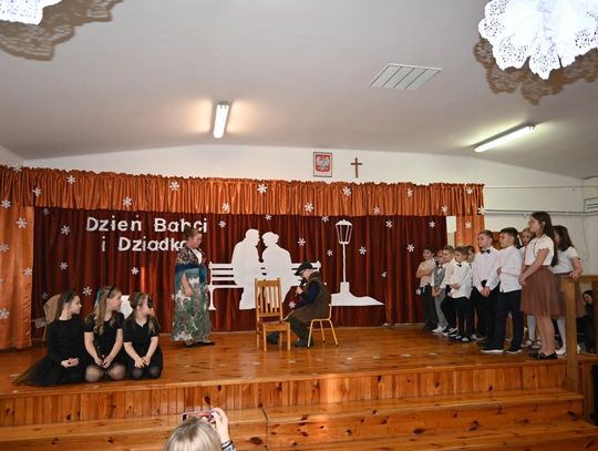 Dzień Babci i Dziadka w Rogóźnie - galeria zdjęć