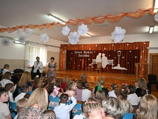 Dzień Babci i Dziadka w Rogóźnie - galeria zdjęć