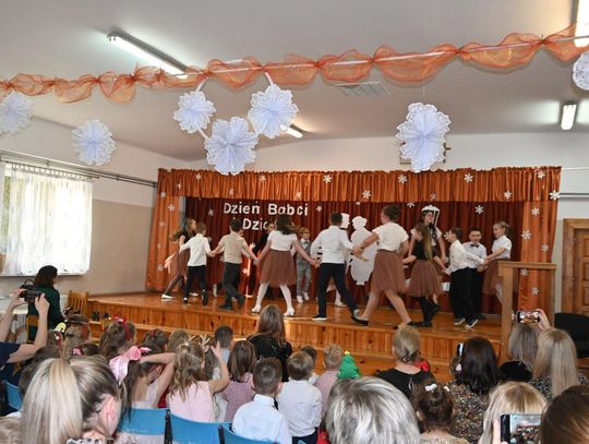 Dzień Babci i Dziadka w Rogóźnie - galeria zdjęć