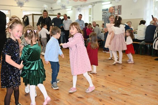 Dzień Babci i Dziadka w Rogóźnie - galeria zdjęć Dzień Babci i Dziadka w Rogóźnie - galeria zdjęć