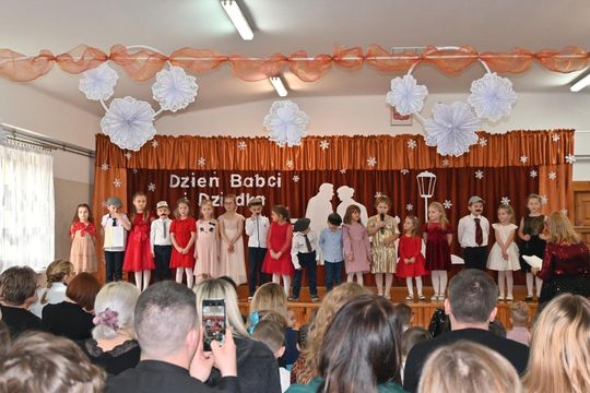 Dzień Babci i Dziadka w Rogóźnie - galeria zdjęć