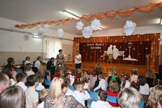 Dzień Babci i Dziadka w Rogóźnie - galeria zdjęć