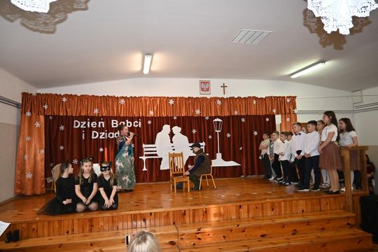 Dzień Babci i Dziadka w Rogóźnie - galeria zdjęć