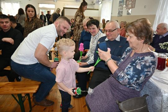 Dzień Babci i Dziadka w Rogóźnie - galeria zdjęć