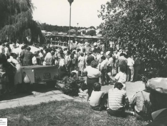 Zamość na archiwalnych fotografiach: Stary bazarek przy parku - galeria zdjęć