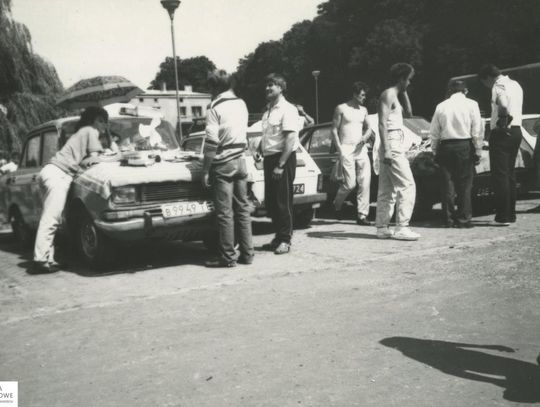 Zamość na archiwalnych fotografiach: Stary bazarek przy parku. Zobacz zdjęcia Zamość na archiwalnych fotografiach: Stary bazarek przy parku. Zobacz zdjęcia