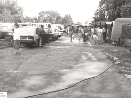 Zamość na archiwalnych fotografiach: Stary bazarek przy parku - galeria zdjęć