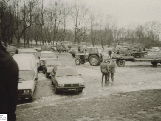Zamość na archiwalnych fotografiach: Stary bazarek przy parku - galeria zdjęć