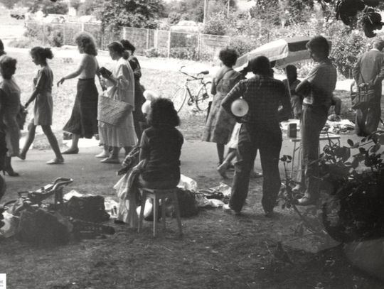 Zamość na archiwalnych fotografiach: Stary bazarek przy parku - galeria zdjęć