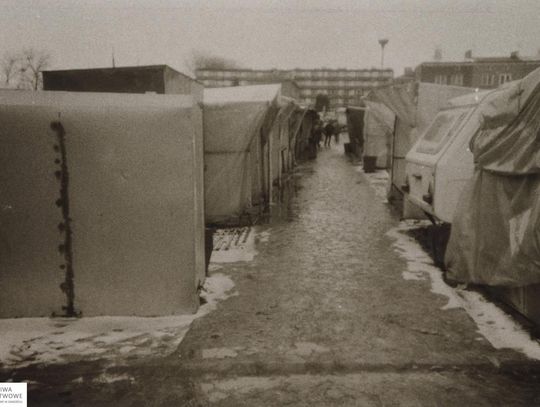 Zamość na archiwalnych fotografiach: Stary bazarek przy parku - galeria zdjęć