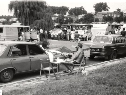 Zamość na archiwalnych fotografiach: Stary bazarek przy parku - galeria zdjęć