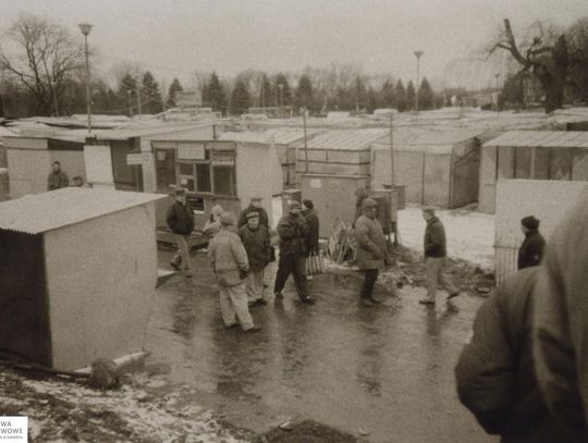 Zamość na archiwalnych fotografiach: Stary bazarek przy parku - galeria zdjęć