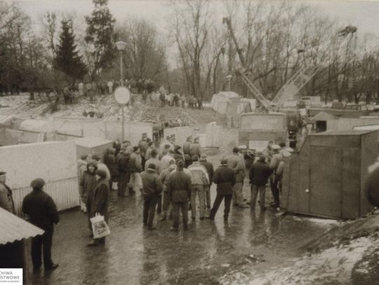 Zamość na archiwalnych fotografiach: Stary bazarek przy parku - galeria zdjęć
