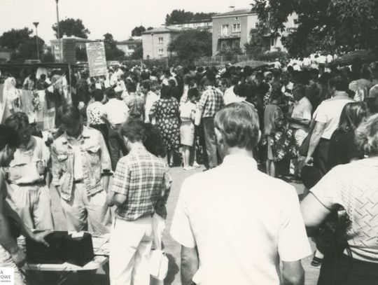 Zamość na archiwalnych fotografiach: Stary bazarek przy parku - galeria zdjęć