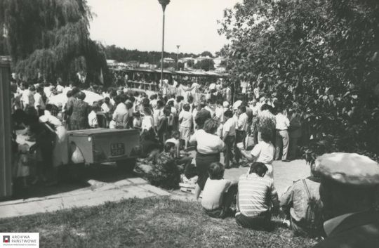 Zamość na archiwalnych fotografiach: Stary bazarek przy parku - galeria zdjęć
