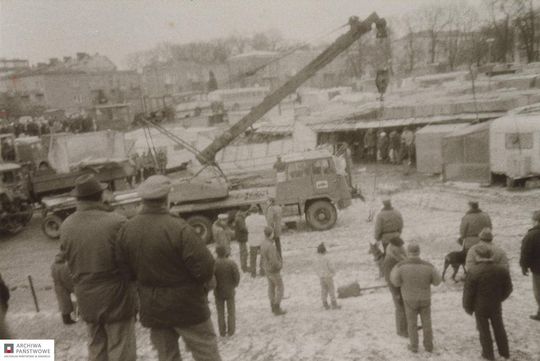 Zamość na archiwalnych fotografiach: Stary bazarek przy parku - galeria zdjęć
