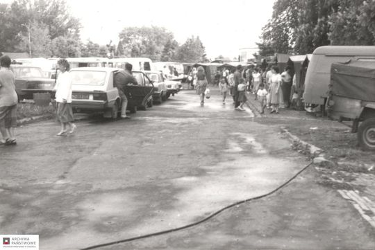 Zamość na archiwalnych fotografiach: Stary bazarek przy parku - galeria zdjęć