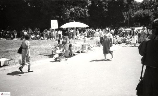 Zamość na archiwalnych fotografiach: Stary bazarek przy parku - galeria zdjęć Zamość na archiwalnych fotografiach: Stary bazarek przy parku - galeria zdjęć