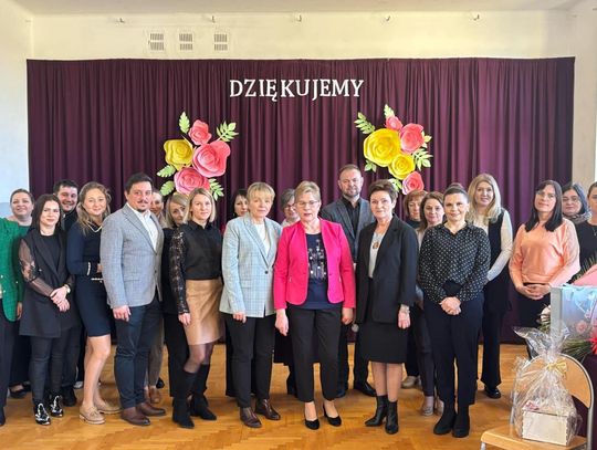Gmina Tomaszów Lubelski: Czas na zasłużoną emeryturę. Tak pożegnano nauczycielkę [ZDJĘCIA]