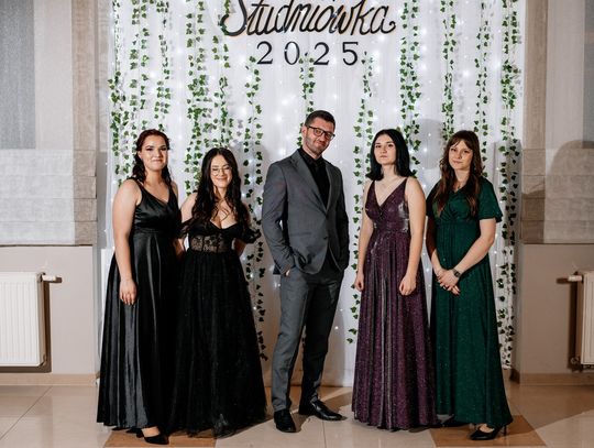 Studniówka Zespołu Szkół i Placówek Oświatowych w Zwierzyńcu - galeria zdjęć