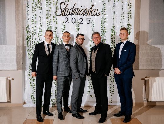 Studniówka Zespołu Szkół i Placówek Oświatowych w Zwierzyńcu - galeria zdjęć