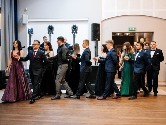 Studniówka Zespołu Szkół i Placówek Oświatowych w Zwierzyńcu - galeria zdjęć