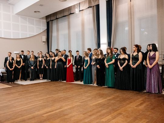 Studniówka Zespołu Szkół i Placówek Oświatowych w Zwierzyńcu - galeria zdjęć