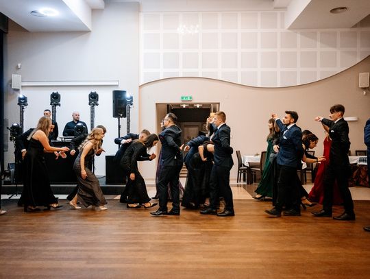 Studniówka Zespołu Szkół i Placówek Oświatowych w Zwierzyńcu - galeria zdjęć