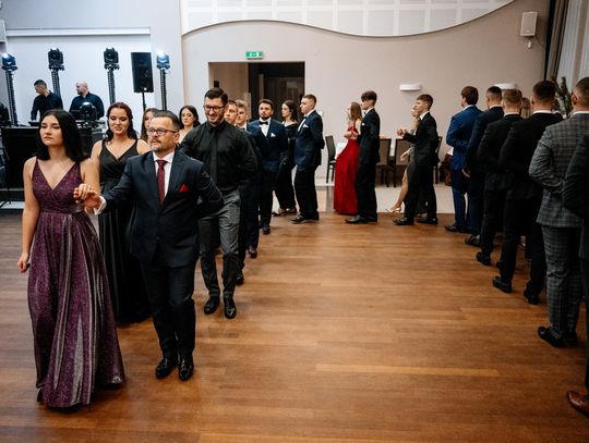 Studniówka Zespołu Szkół i Placówek Oświatowych w Zwierzyńcu - galeria zdjęć