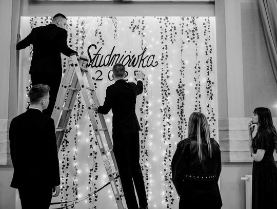 Studniówka Zespołu Szkół i Placówek Oświatowych w Zwierzyńcu - galeria zdjęć