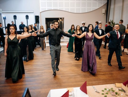 Studniówka Zespołu Szkół i Placówek Oświatowych w Zwierzyńcu - galeria zdjęć